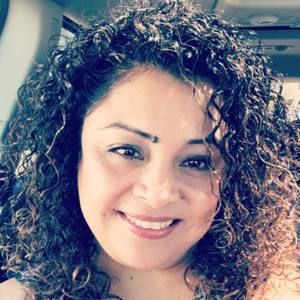 Meet your Posher, Mona